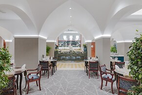 The Arkin Colony Hotel