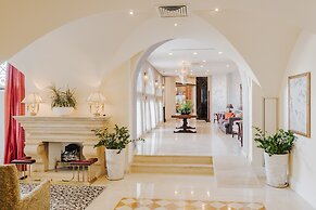 The Arkin Colony Hotel