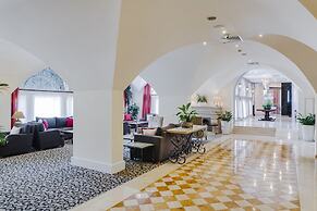 The Arkin Colony Hotel