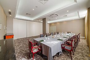 The Arkin Colony Hotel