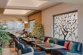 The Arkin Colony Hotel