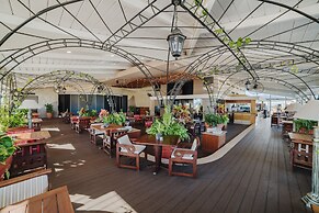 The Arkin Colony Hotel