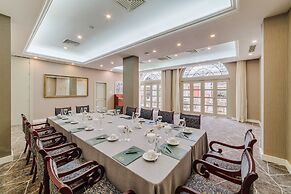 The Arkin Colony Hotel