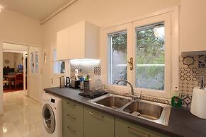 Athenian niche in Plaka