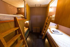 Little Barrel Guest House - Hostel