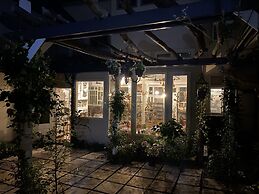 Little Barrel Guest House - Hostel