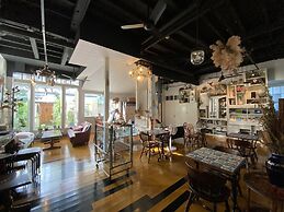 Little Barrel Guest House - Hostel