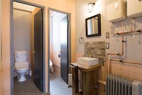 Little Barrel Guest House - Hostel