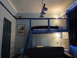 Little Barrel Guest House - Hostel