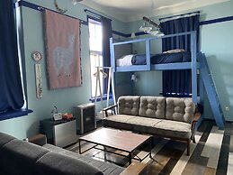 Little Barrel Guest House - Hostel