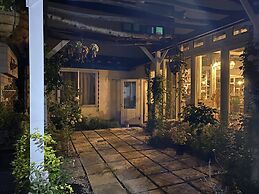 Little Barrel Guest House - Hostel