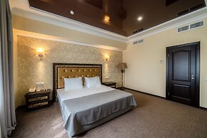 Business Hotel Mask