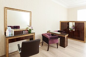 Business Hotel Mask