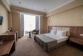 Business Hotel Mask