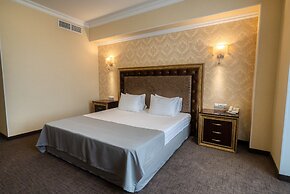 Business Hotel Mask