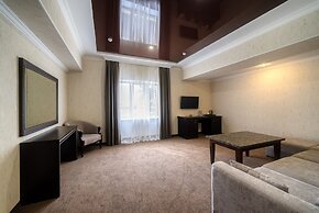 Business Hotel Mask