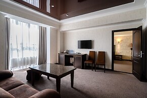 Business Hotel Mask
