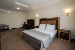 Business Hotel Mask