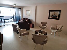 Apartamento a 200m feirinha beira mar