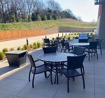 Holiday Inn Express & Suites Warrensburg North by IHG