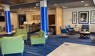 Holiday Inn Express & Suites Warrensburg North by IHG
