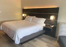 Holiday Inn Express & Suites Warrensburg North by IHG