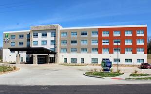 Holiday Inn Express & Suites Warrensburg North, an IHG Hotel