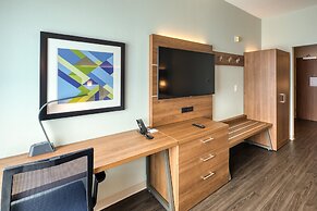 Holiday Inn Express & Suites Charlotte - South End by IHG