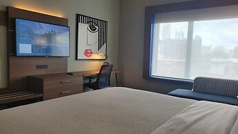 Holiday Inn Express & Suites Charlotte - South End by IHG