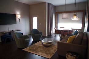 Holiday Inn Express & Suites Charlotte - South End by IHG