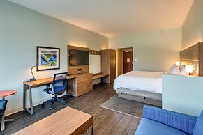 Holiday Inn Express & Suites Charlotte - South End by IHG