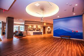 Holiday Inn Express & Suites Charlotte - South End by IHG