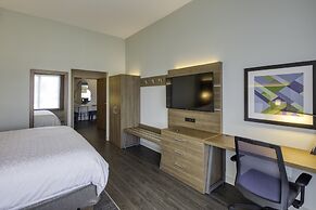 Holiday Inn Express & Suites Charlotte - South End by IHG
