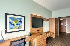Holiday Inn Express & Suites Charlotte - South End by IHG