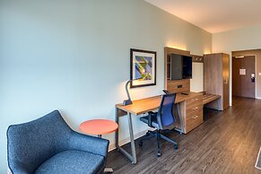 Holiday Inn Express & Suites Charlotte - South End by IHG