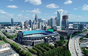 Holiday Inn Express & Suites Charlotte - South End by IHG