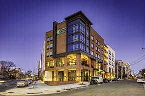 Holiday Inn Express & Suites Charlotte - South End, an IHG Hotel