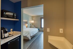Holiday Inn Express & Suites Charlotte - South End by IHG