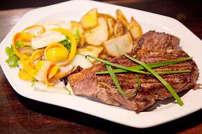 Lalapanzi Hotel and Conference Centre