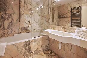 M Suite Hotel