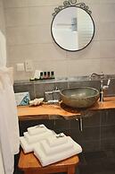 The Infinity 180 Luxury Suites - Adults Only