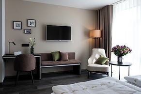 in2 The Boardinghouse