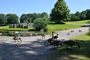 in2 The Boardinghouse