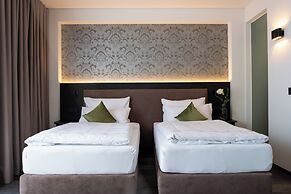 in2 The Boardinghouse