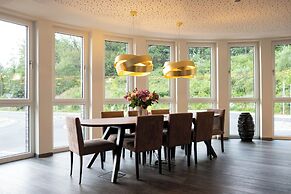 in2 The Boardinghouse