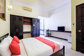 Coop's Hotel & Apartments