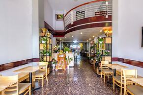 Coop's Hotel & Apartments