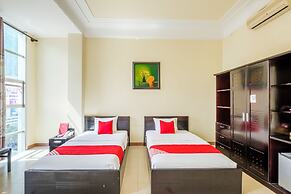 Coop's Hotel & Apartments