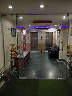 The Salvation Army Red  Shield Guest House - Hostel