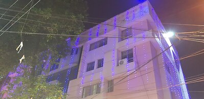 The Salvation Army Red  Shield Guest House - Hostel